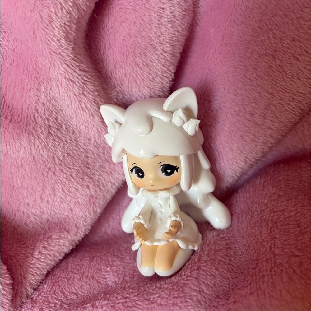 Vinyl figure fox girl